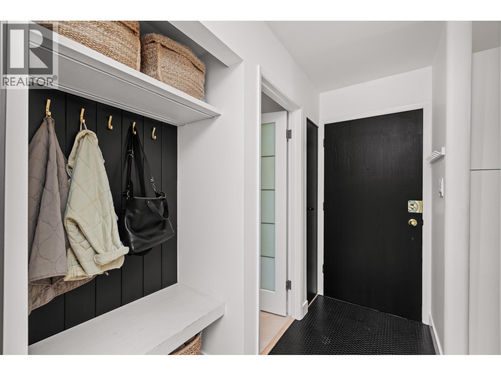 207 1424 WALNUT STREET