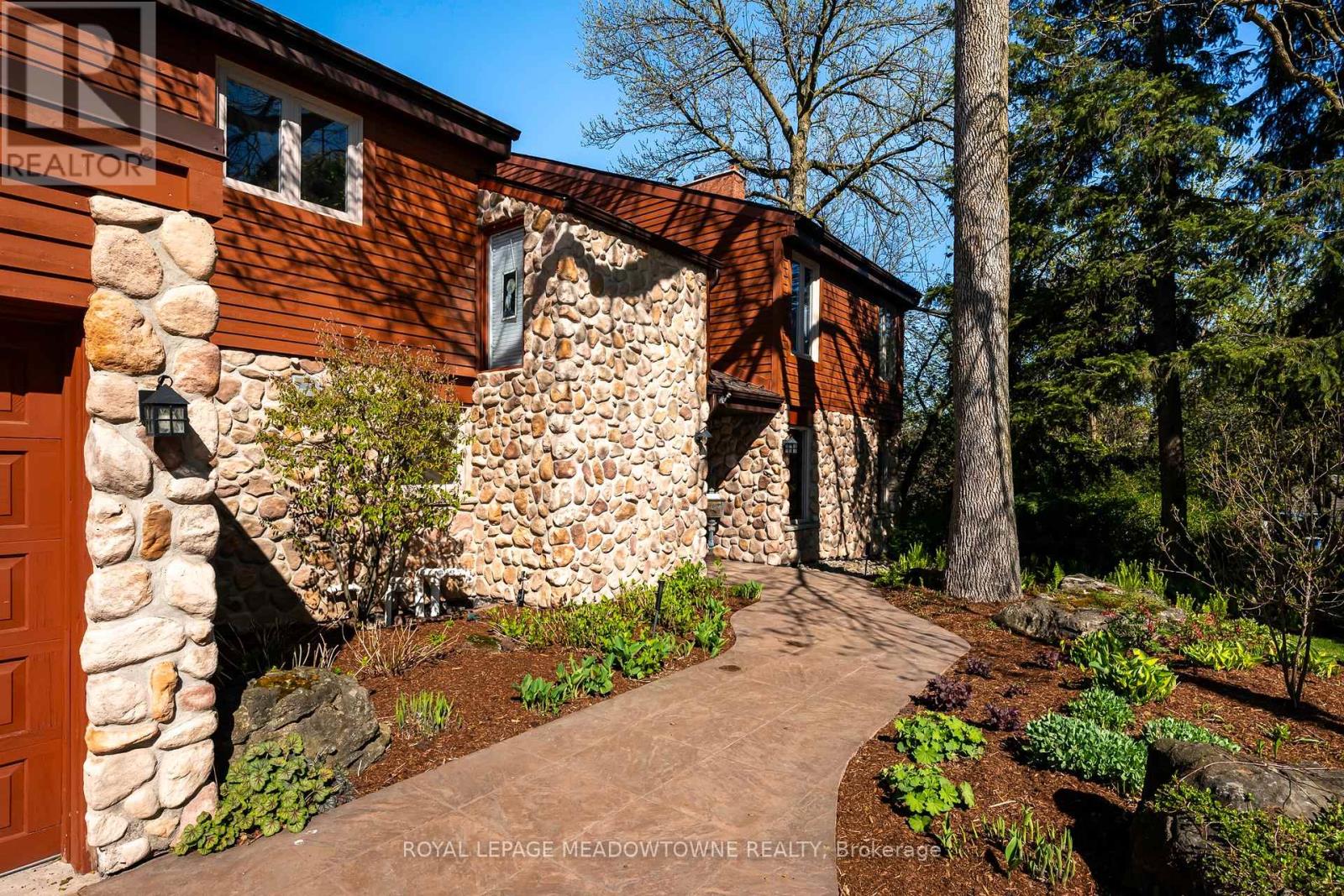 28 PINE TREE CRESCENT