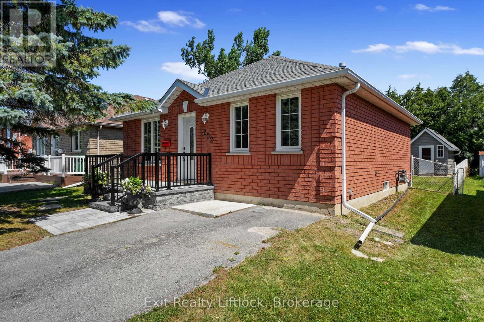 202 MILROY DRIVE - Photo 2