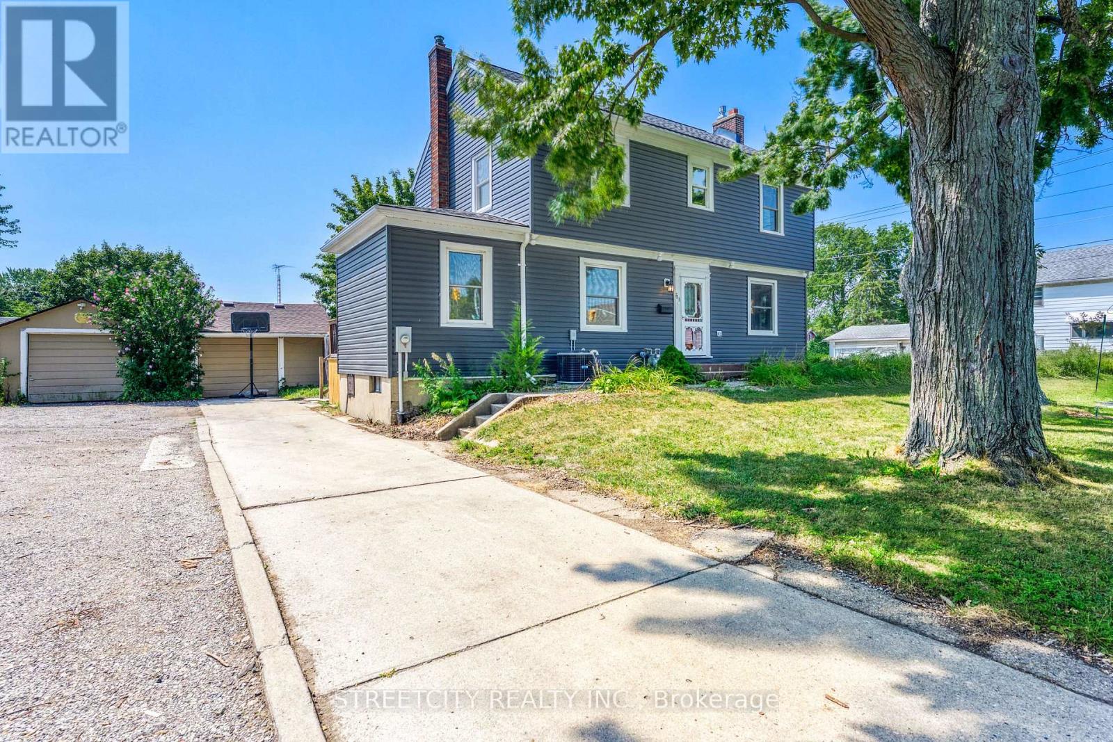 703 WELLINGTON STREET