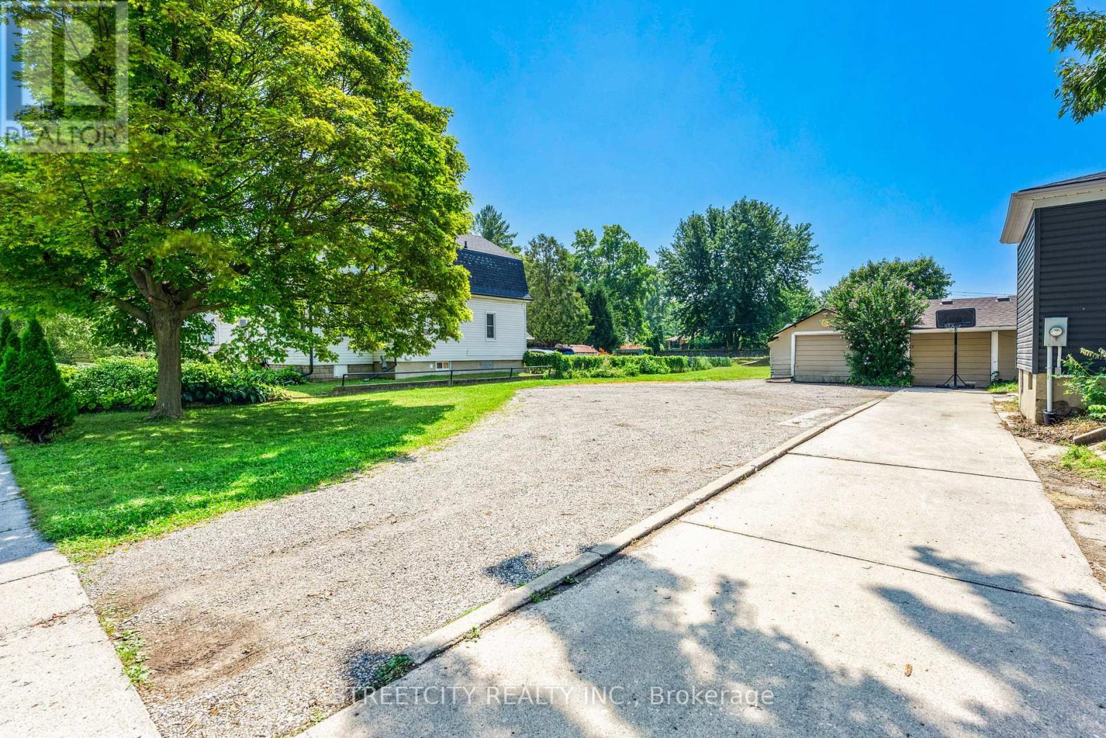 703 WELLINGTON STREET