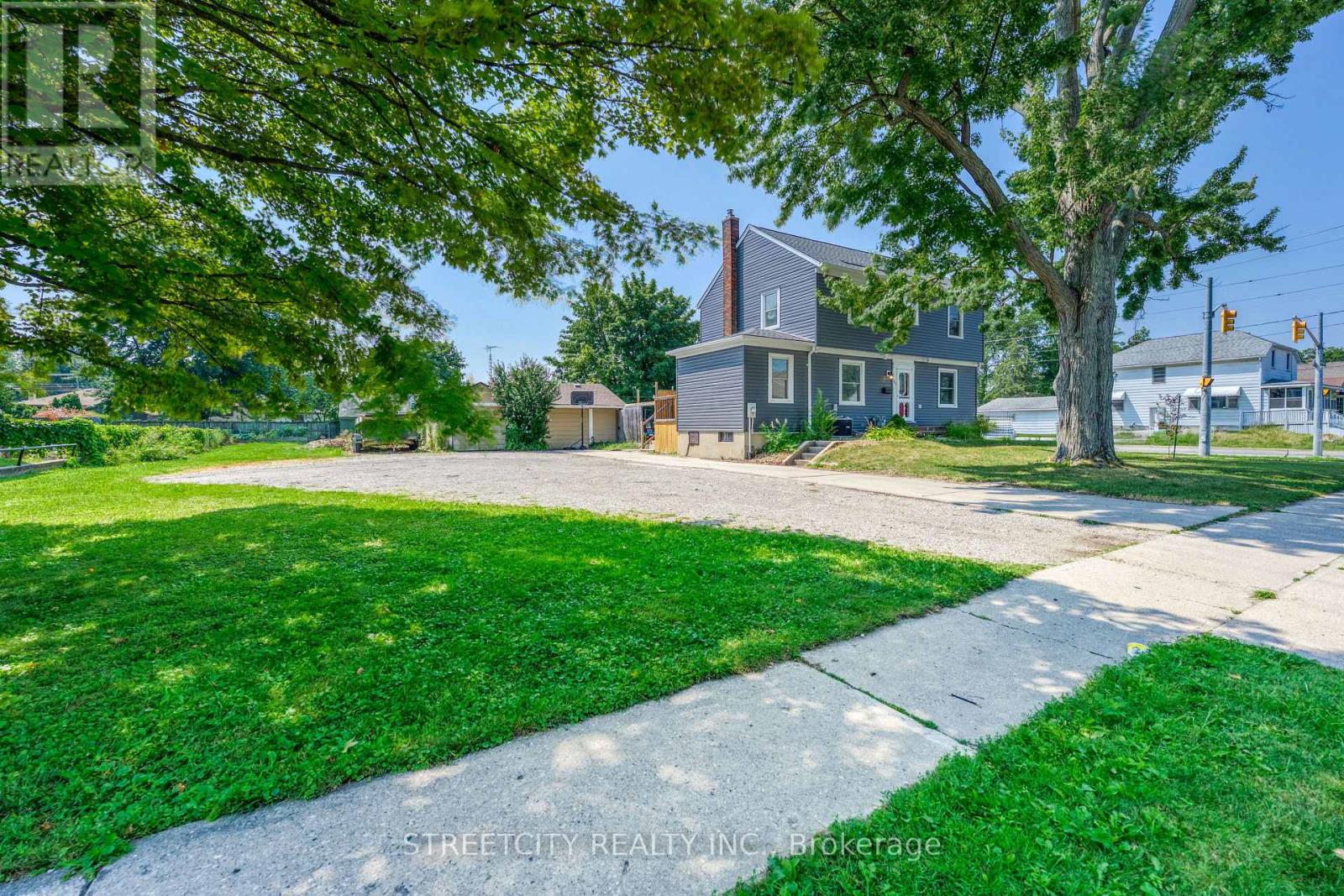 703 WELLINGTON STREET