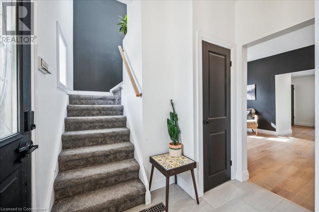 1124 QUEENSTON Road