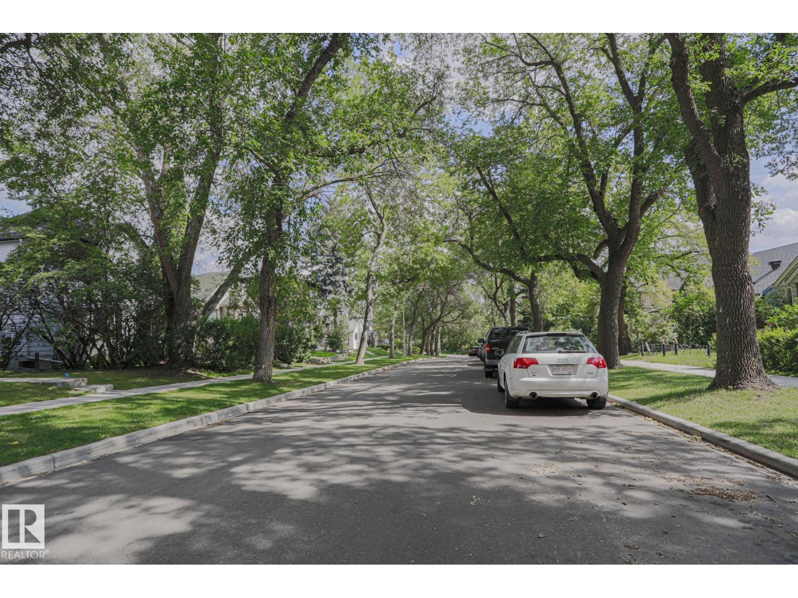 9731 89 AV NW