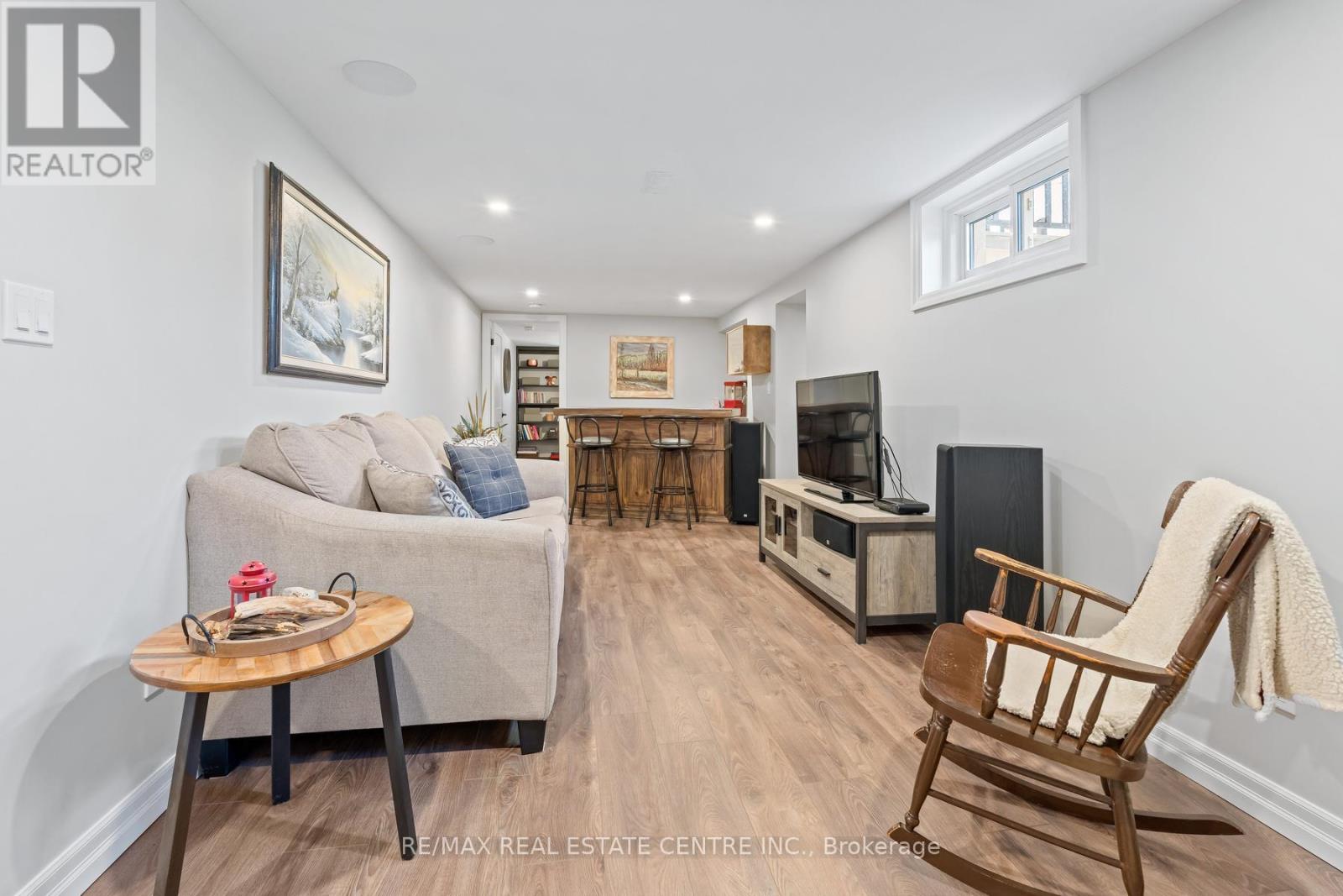42 RIDGEWAY AVENUE
