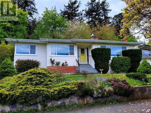 2541 Killarney Pl Saanich BC V8P3G4