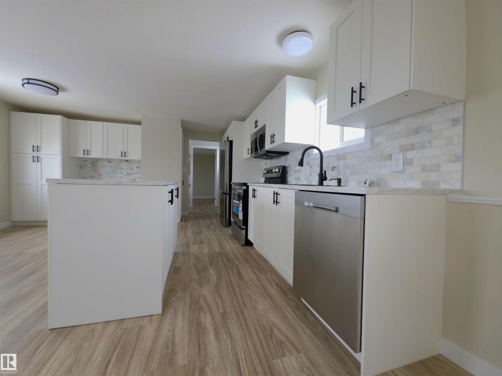 735 Parkland Brook