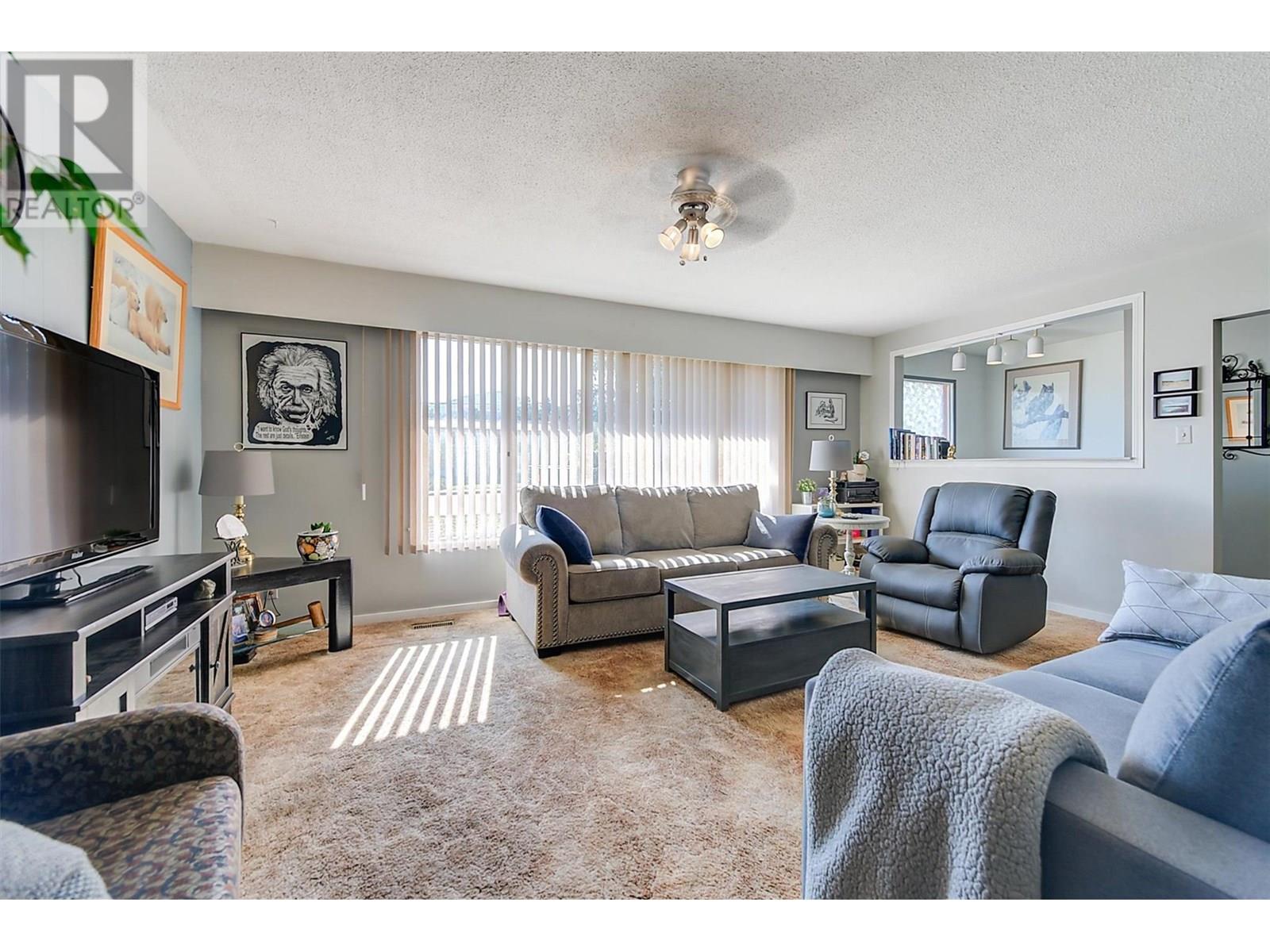 280 Dougall Road S