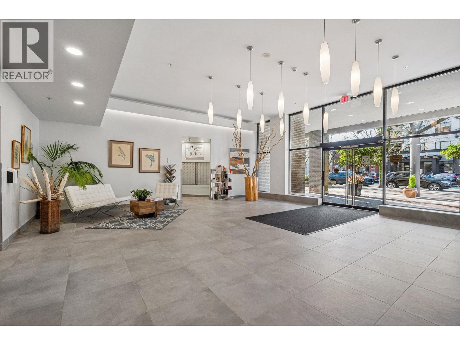 1001 124 W 1ST STREET