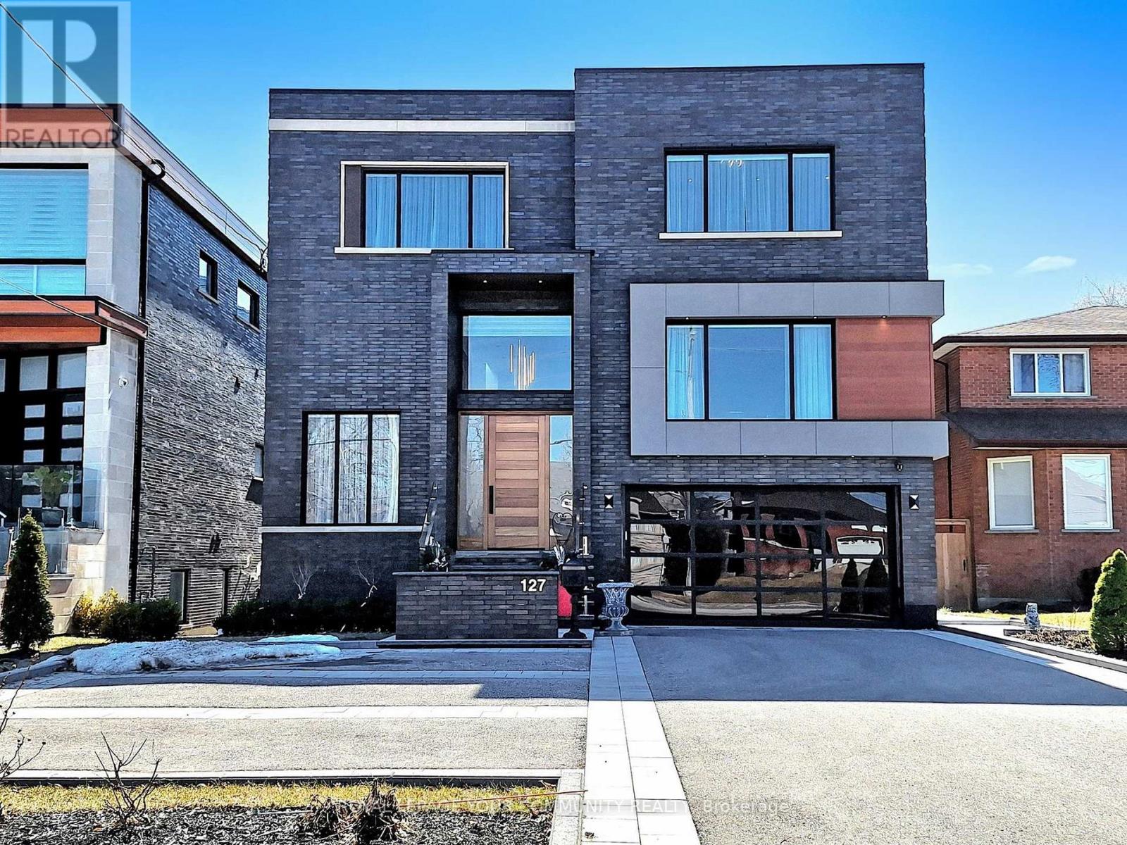 127 ELGIN MILLS ROAD W