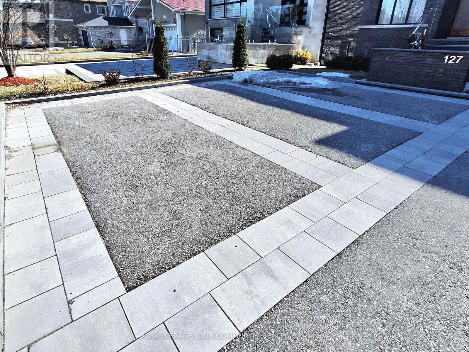 127 ELGIN MILLS ROAD W