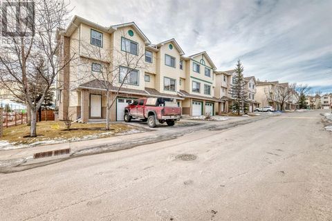 9 Dover Mews SE Calgary AB T2B0P6