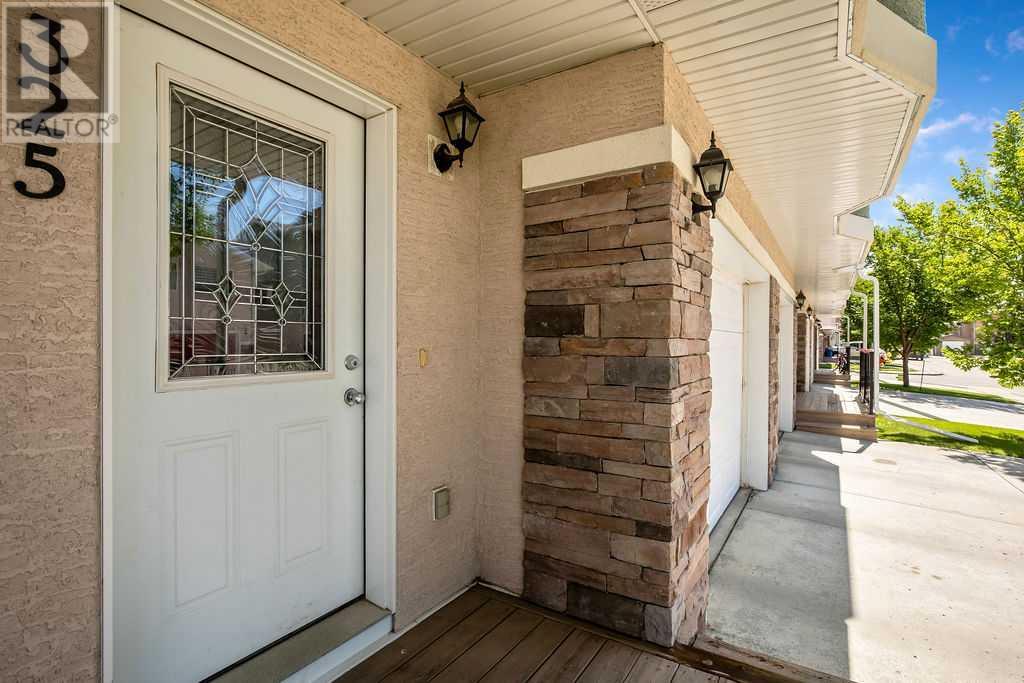 325 Strathcona Circle