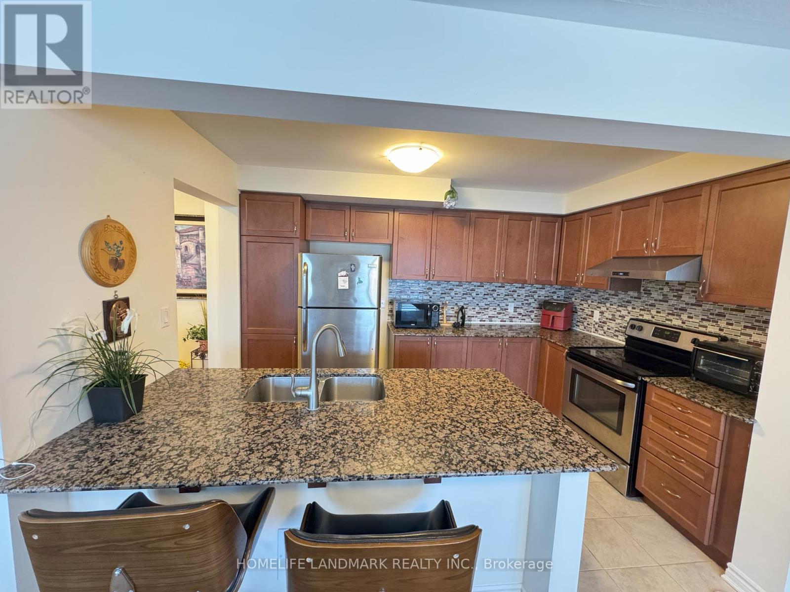 907 APPLE HILL LANE