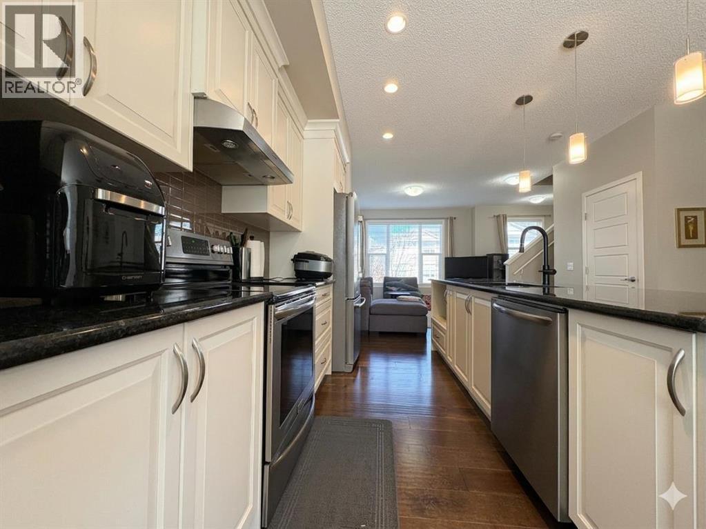 535 Panatella Walk NW