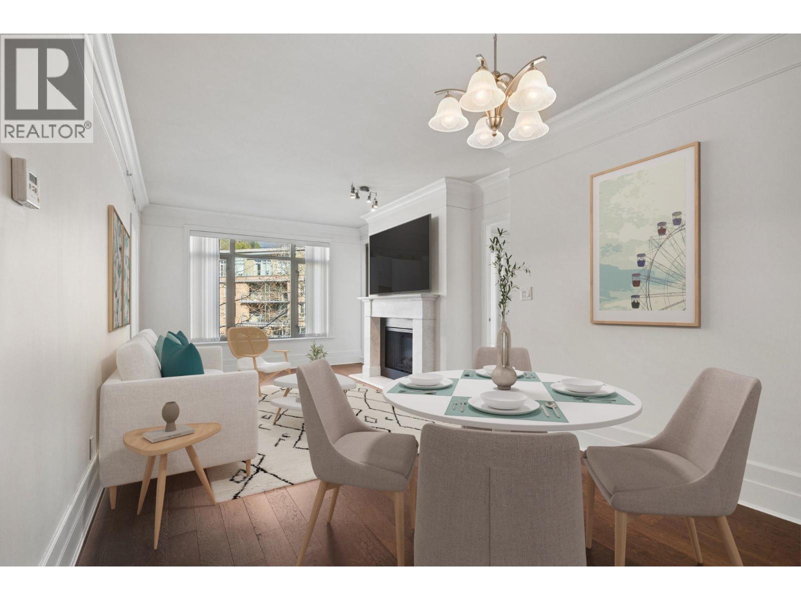 300 533 WATERS EDGE CRESCENT