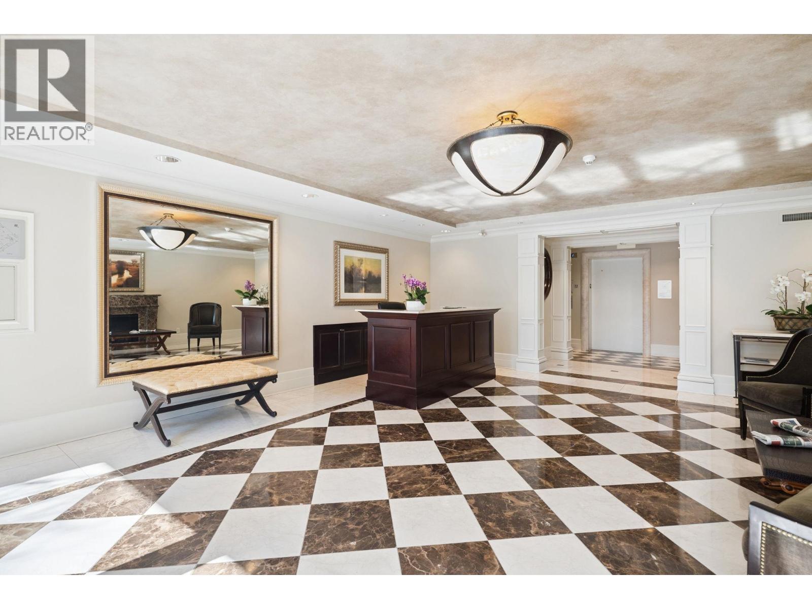 300 533 WATERS EDGE CRESCENT