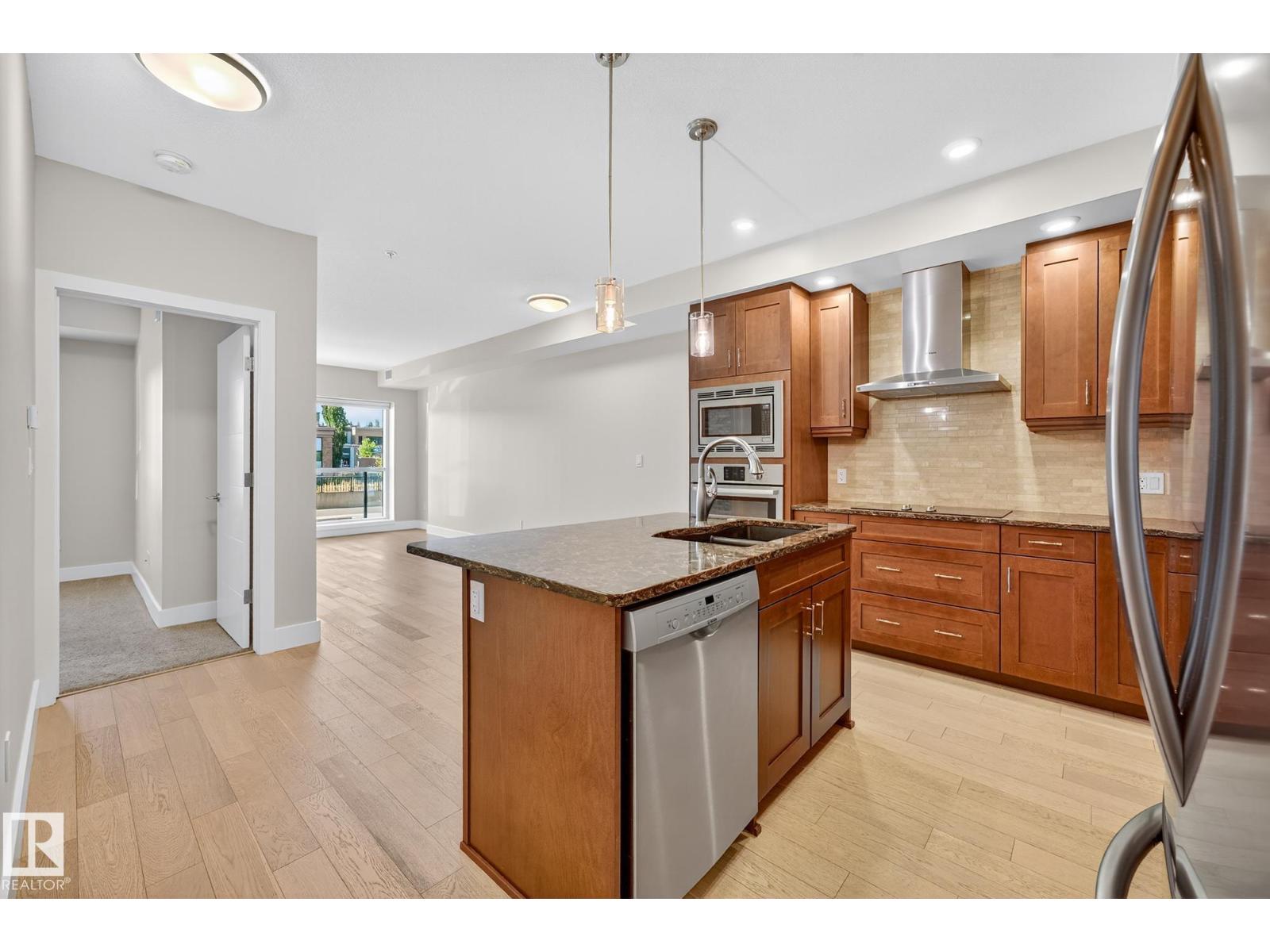 #418 200 BELLEROSE DR