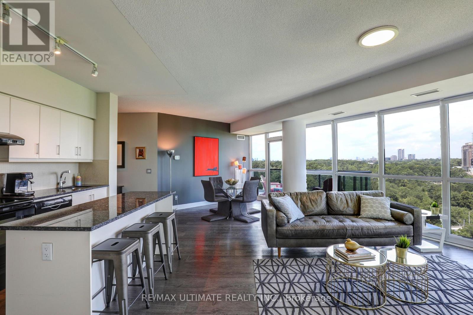 807 - 35 BRIAN PECK CRESCENT