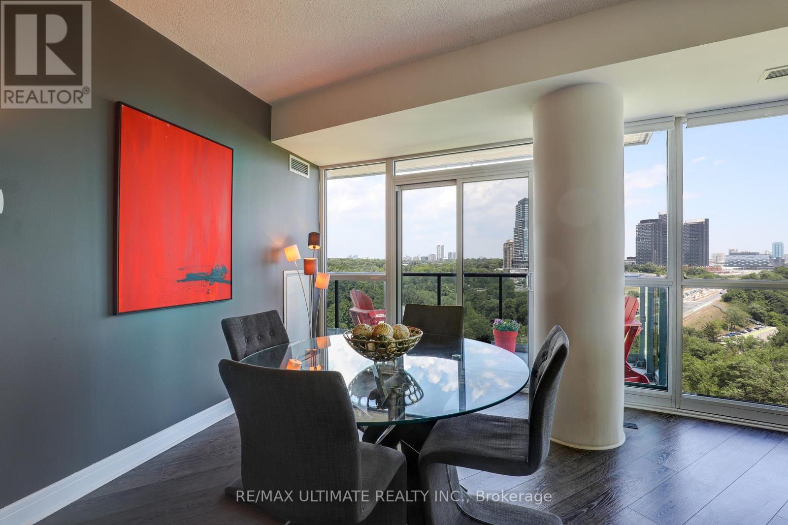 807 - 35 BRIAN PECK CRESCENT