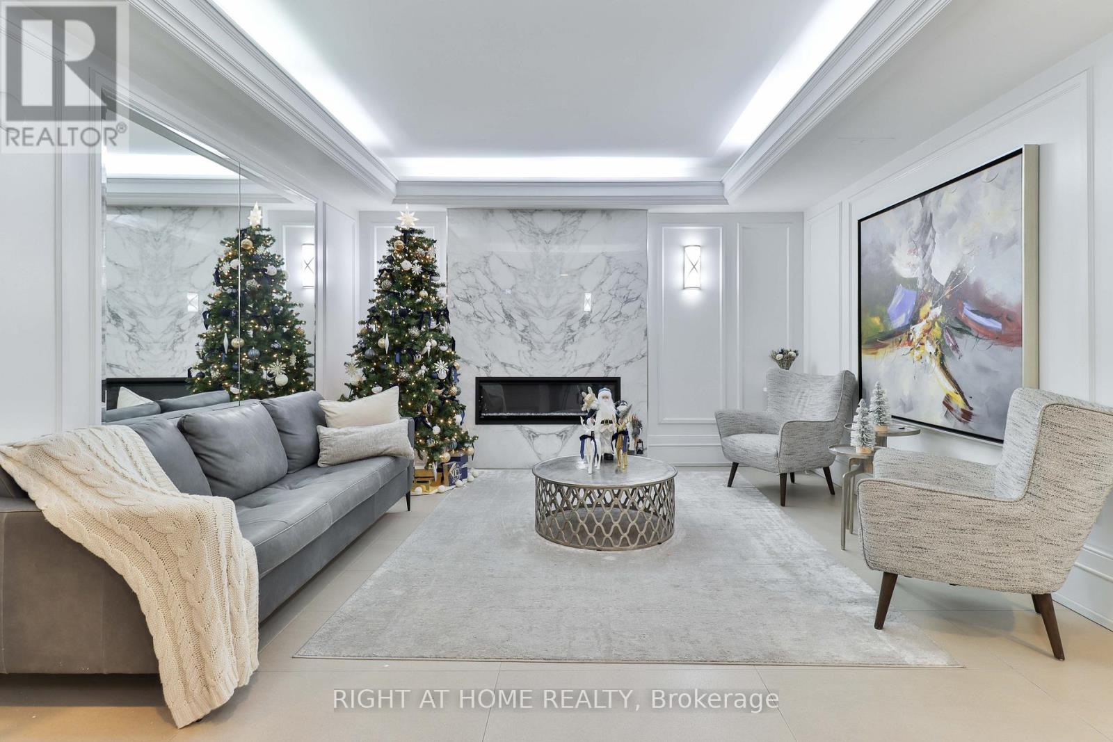 611 - 309 MAJOR MACKENZIE DRIVE E