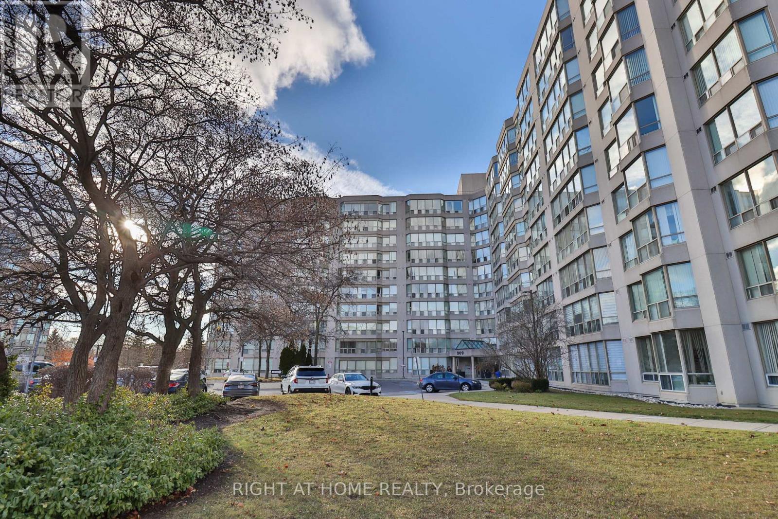 611 - 309 MAJOR MACKENZIE DRIVE E