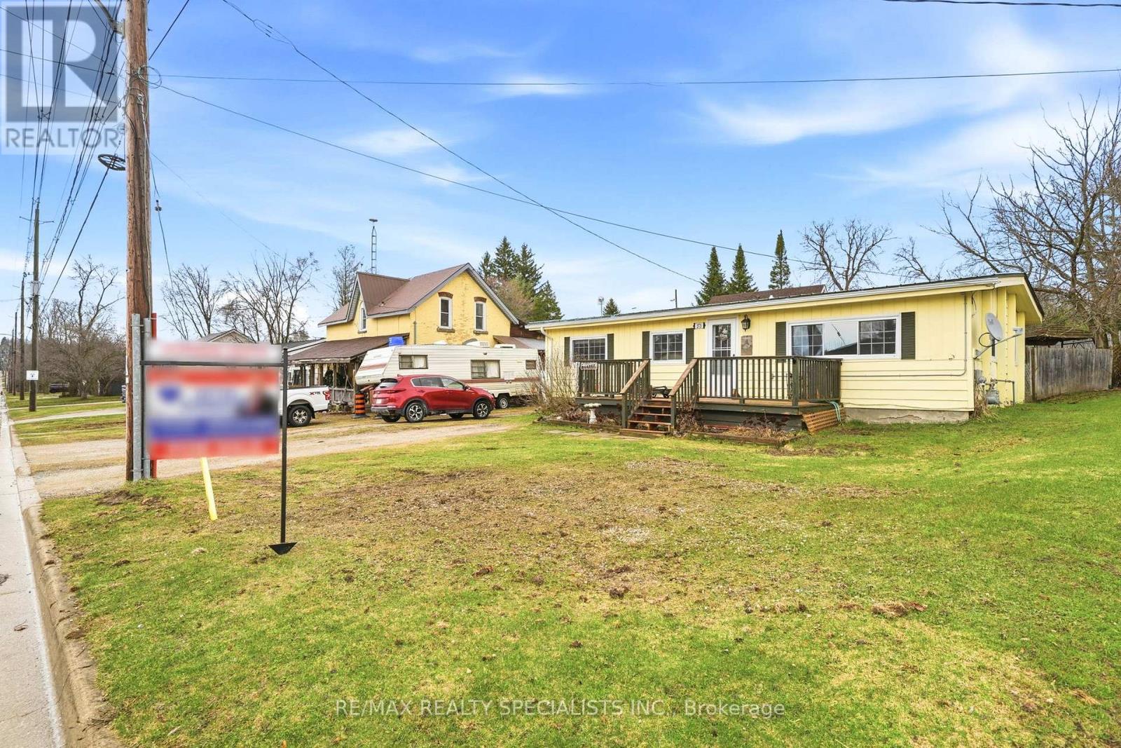 273 ELGIN STREET S