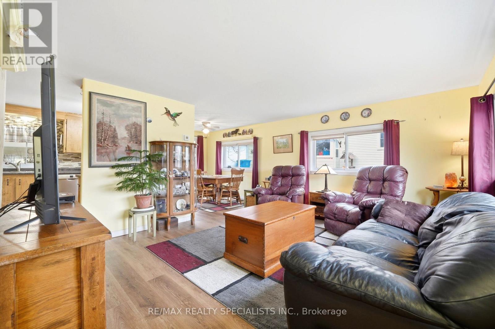273 ELGIN STREET S