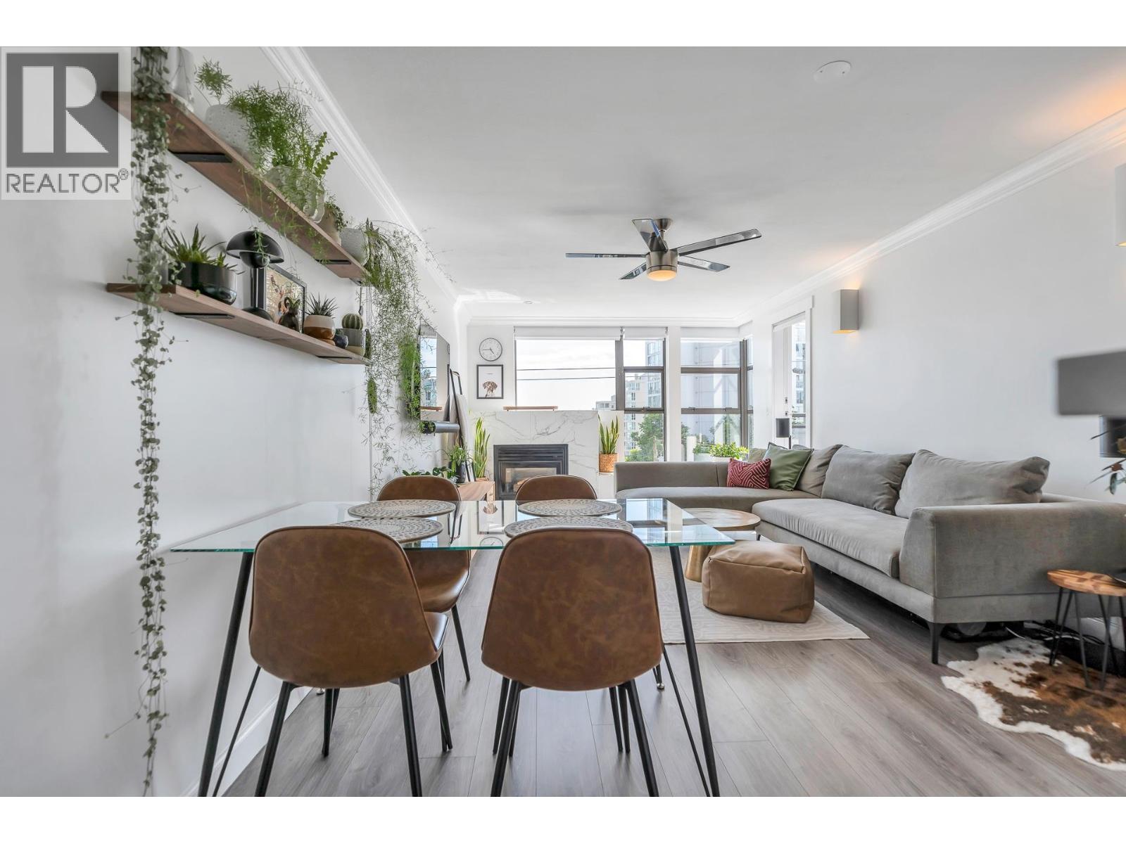 406 305 LONSDALE AVENUE