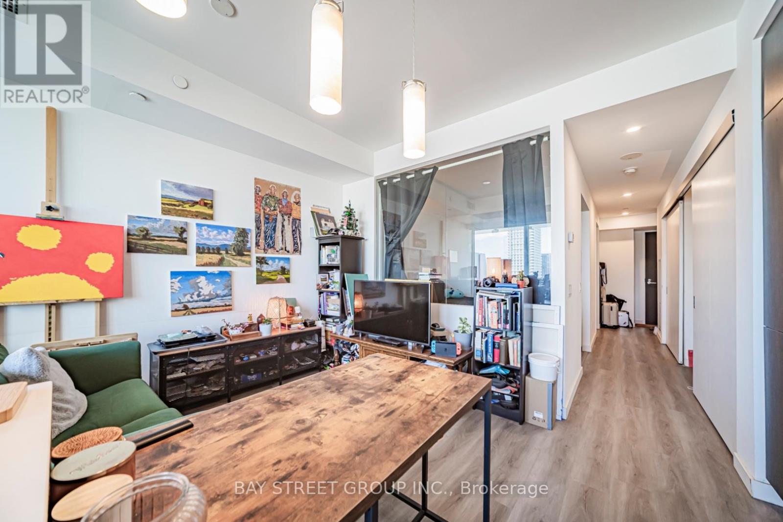 2204 - 197 YONGE STREET