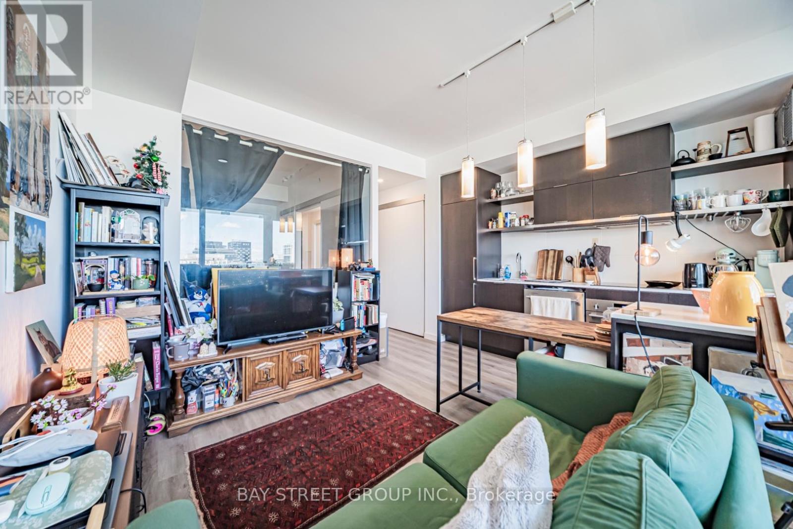 2204 - 197 YONGE STREET