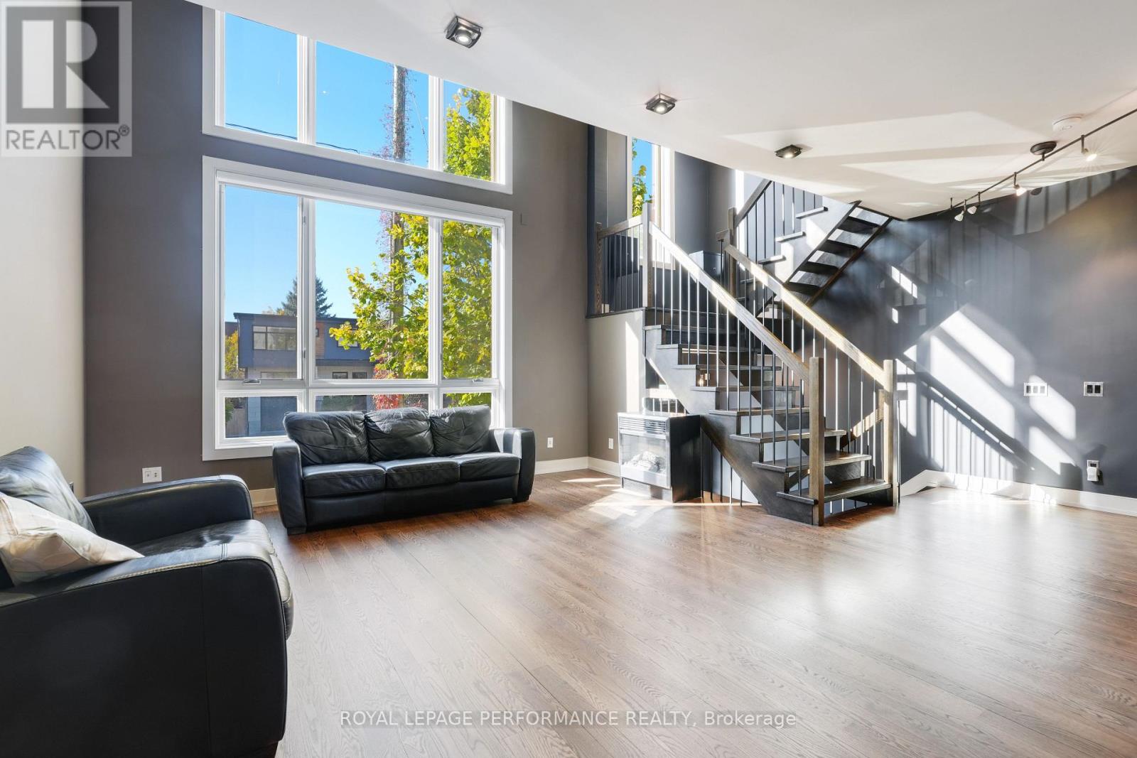 805 KINGSMERE AVENUE