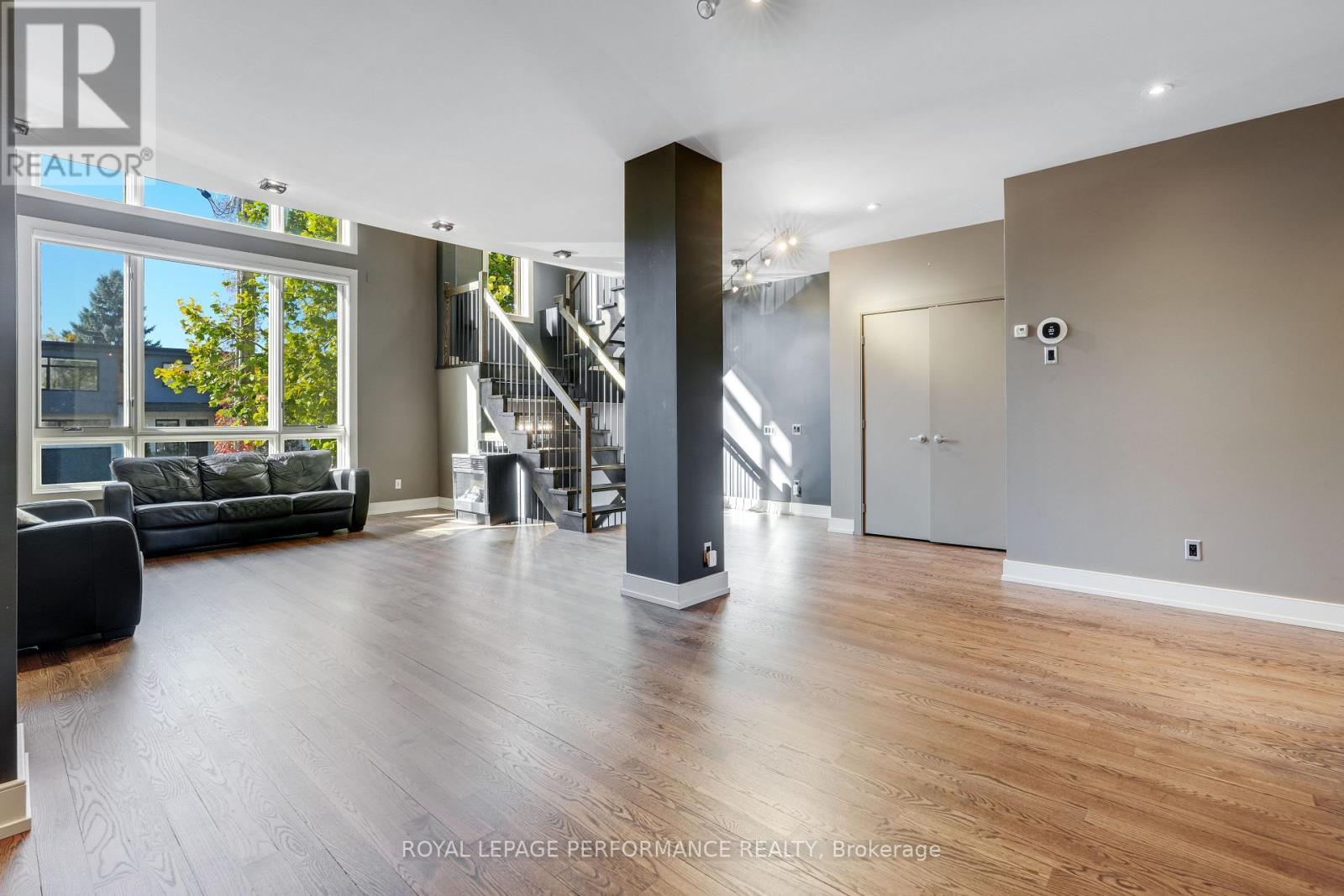 805 KINGSMERE AVENUE