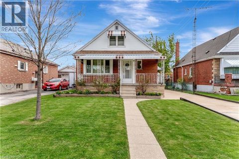 131 EAST 42ND Street Hamilton ON L8T3A2