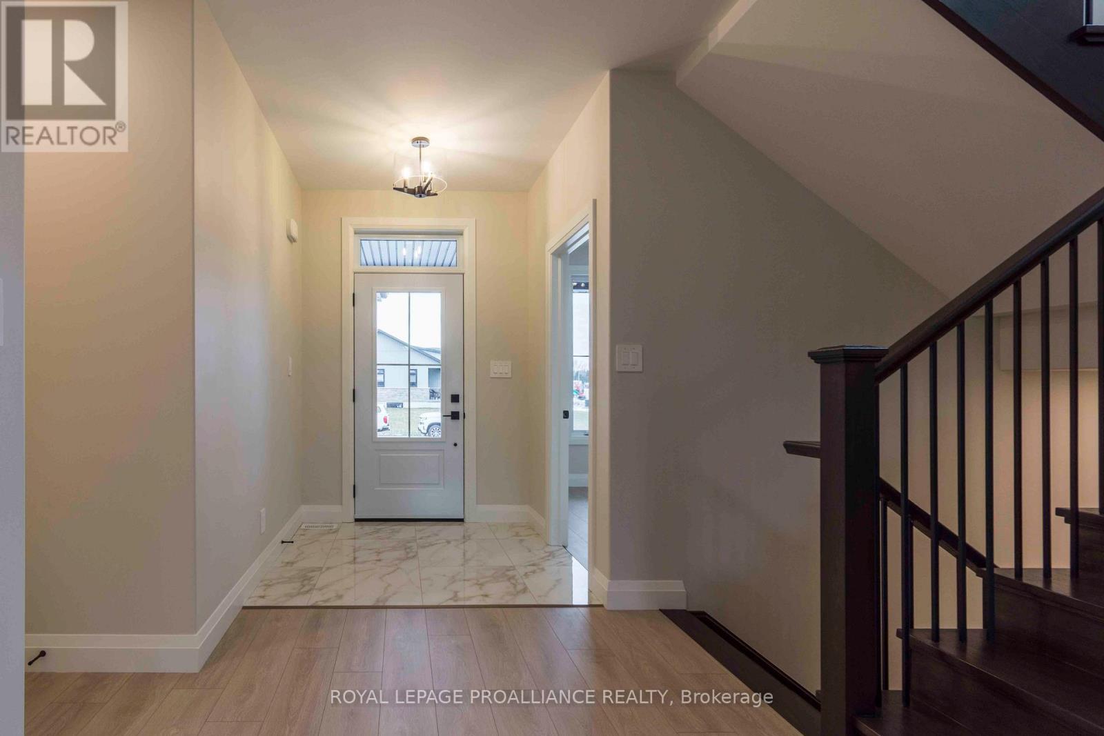 2 MACKENZIE JOHN CRESCENT