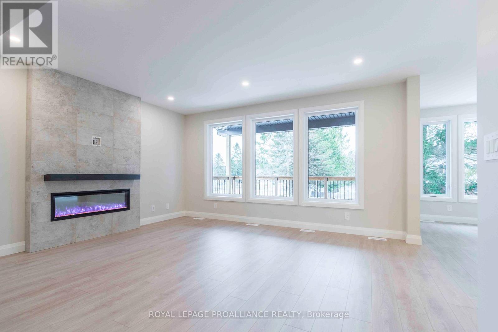 2 MACKENZIE JOHN CRESCENT