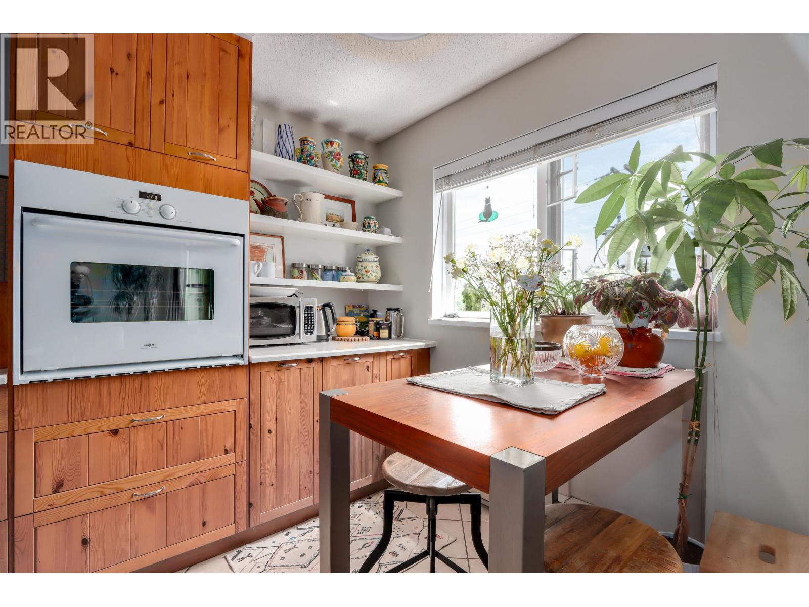 406 998 W 19TH AVENUE