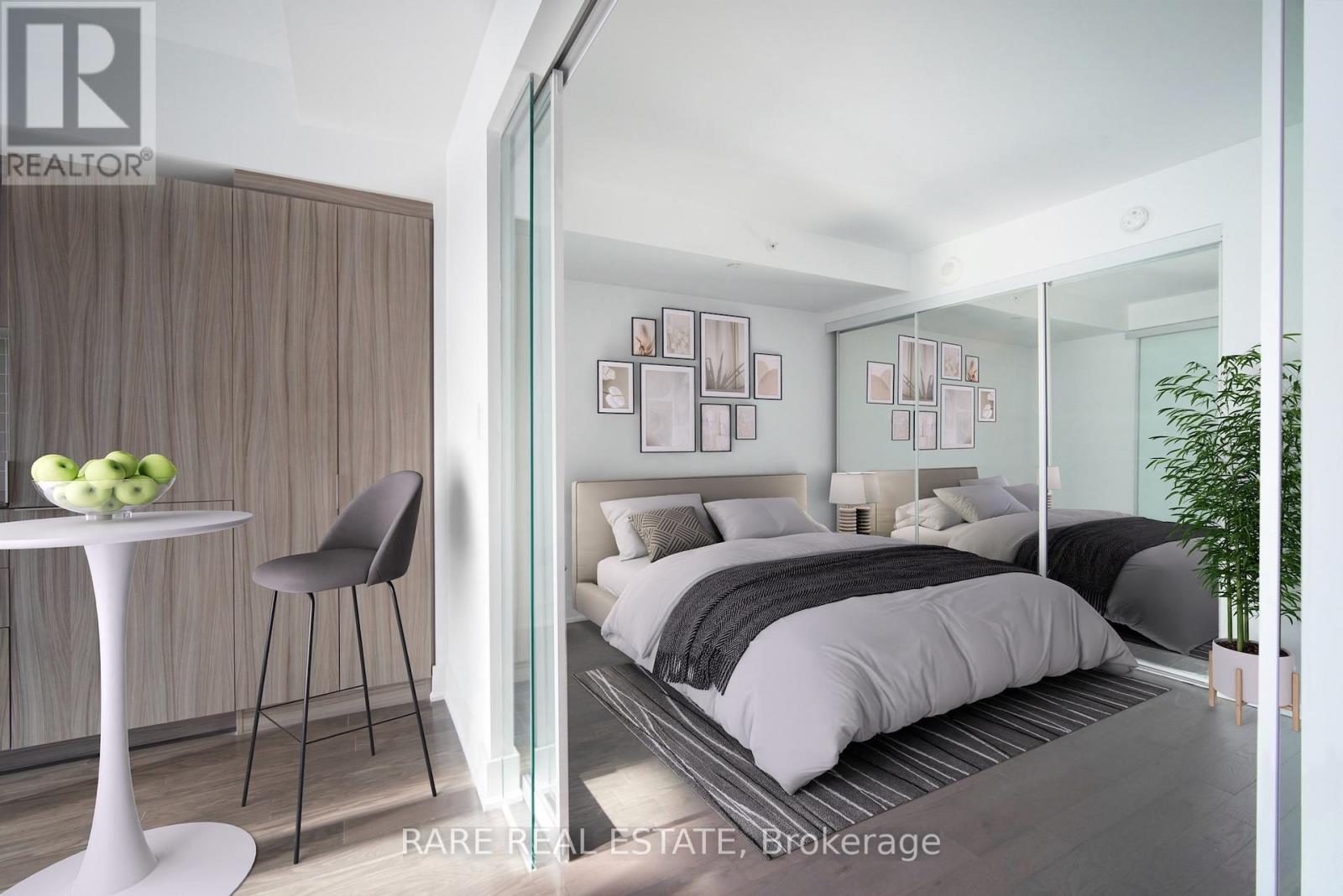 1002 - 955 BAY STREET