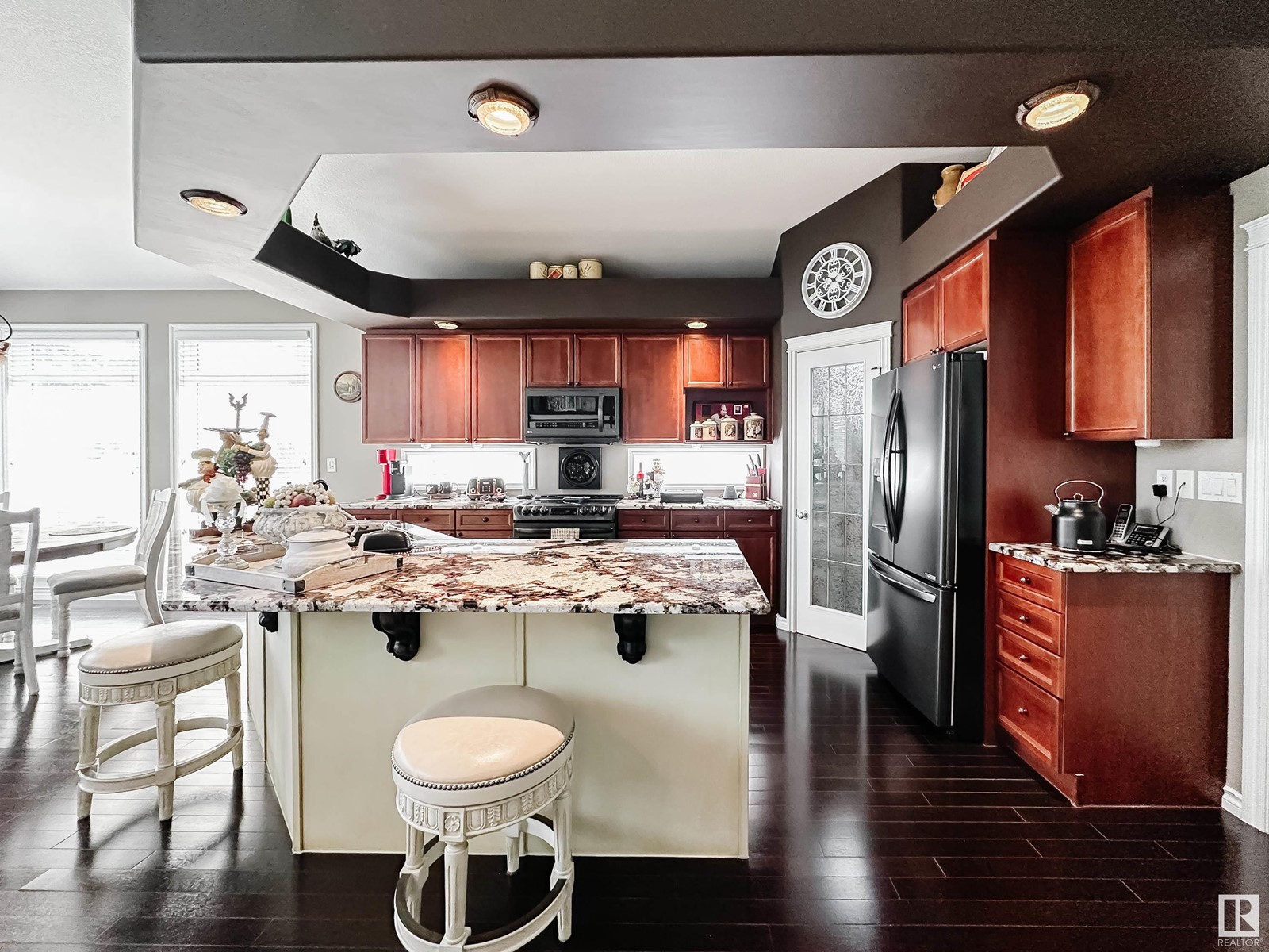 64 EMBASSY PL