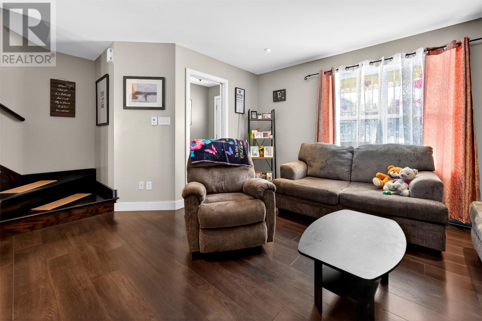 62 Chatwood Crescent