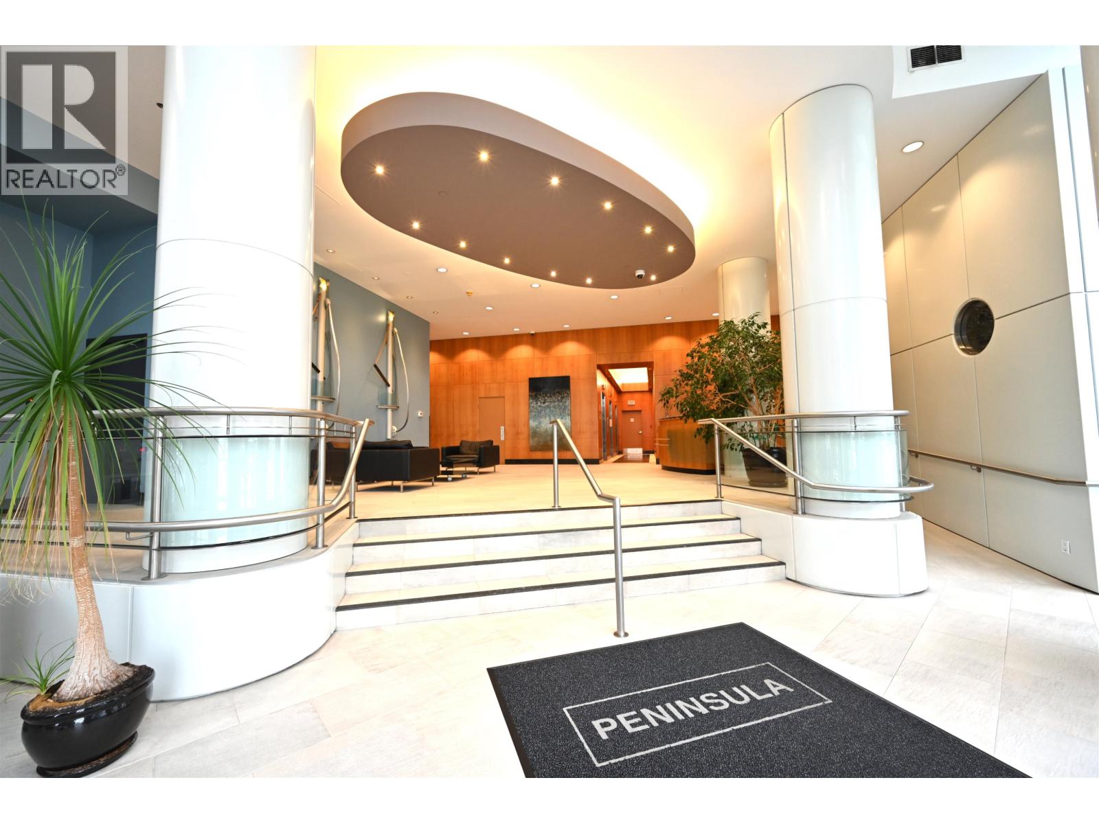 2002 1201 MARINASIDE CRESCENT