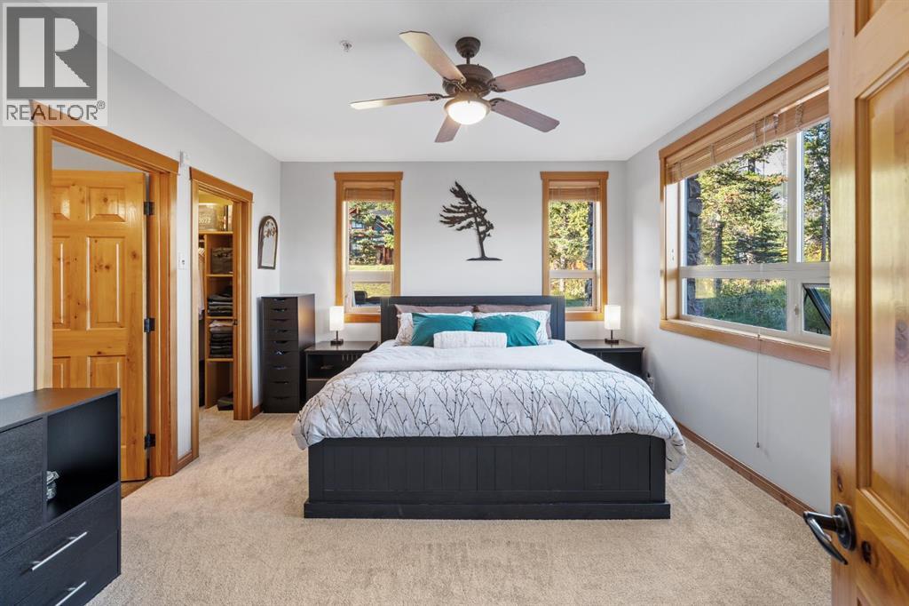 112, 104 Armstrong Place