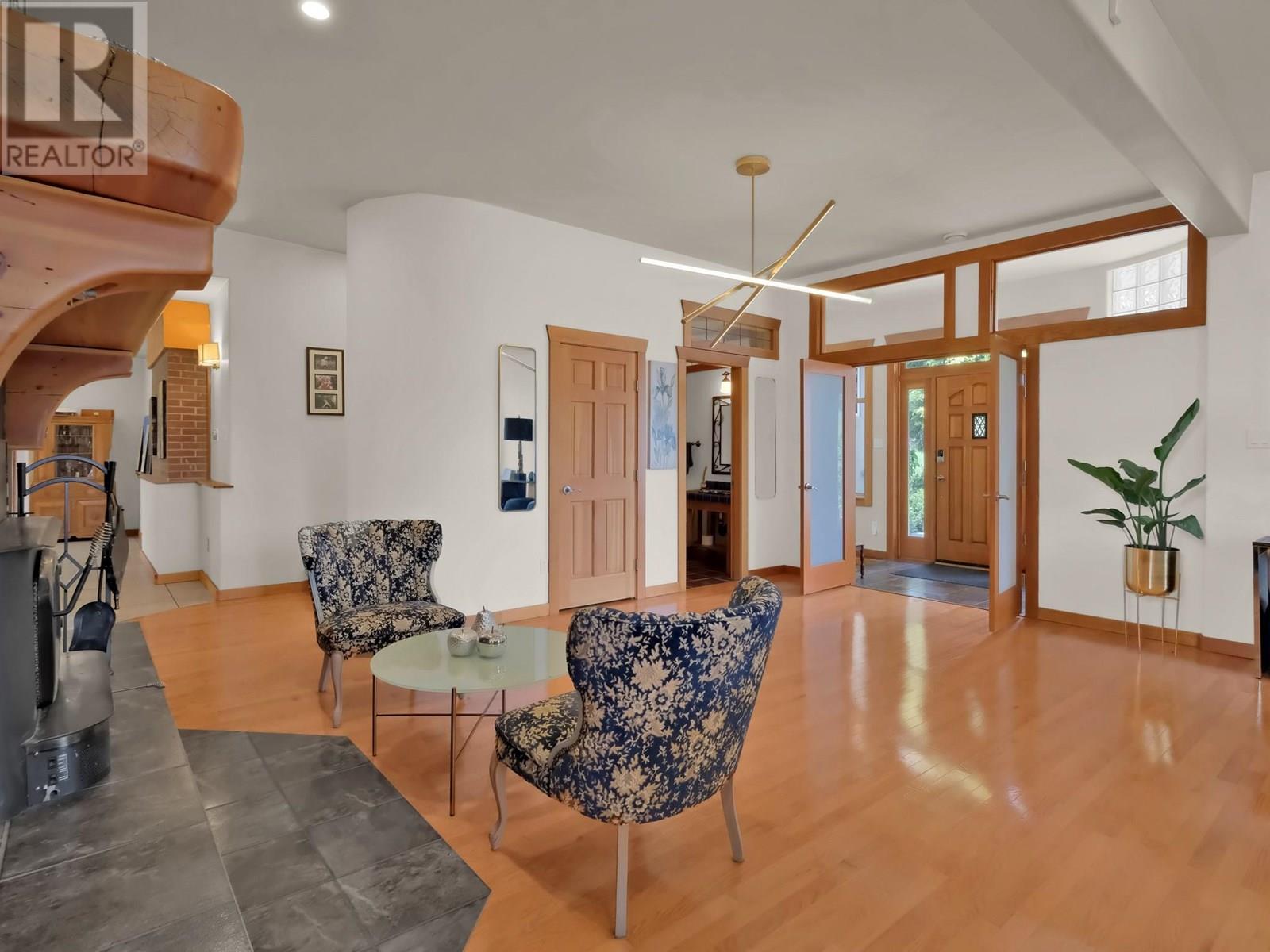119 SUNGLO Drive