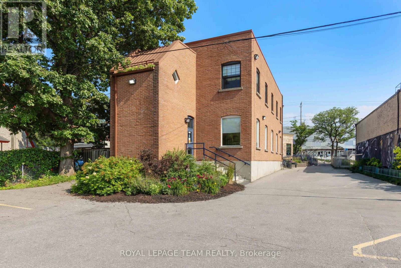 365 RICHMOND ROAD