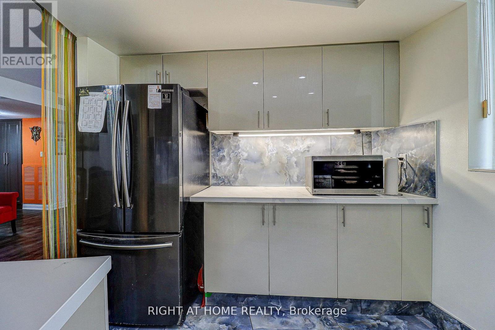 605 - 757 VICTORIA PARK AVENUE