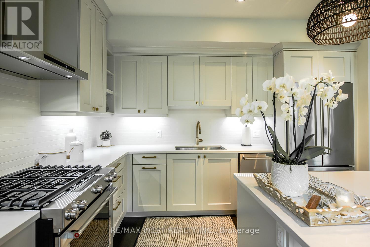 26 ABERDEEN LANE S