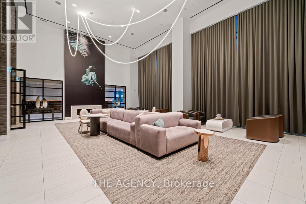 4506 - 39 ROEHAMPTON AVENUE