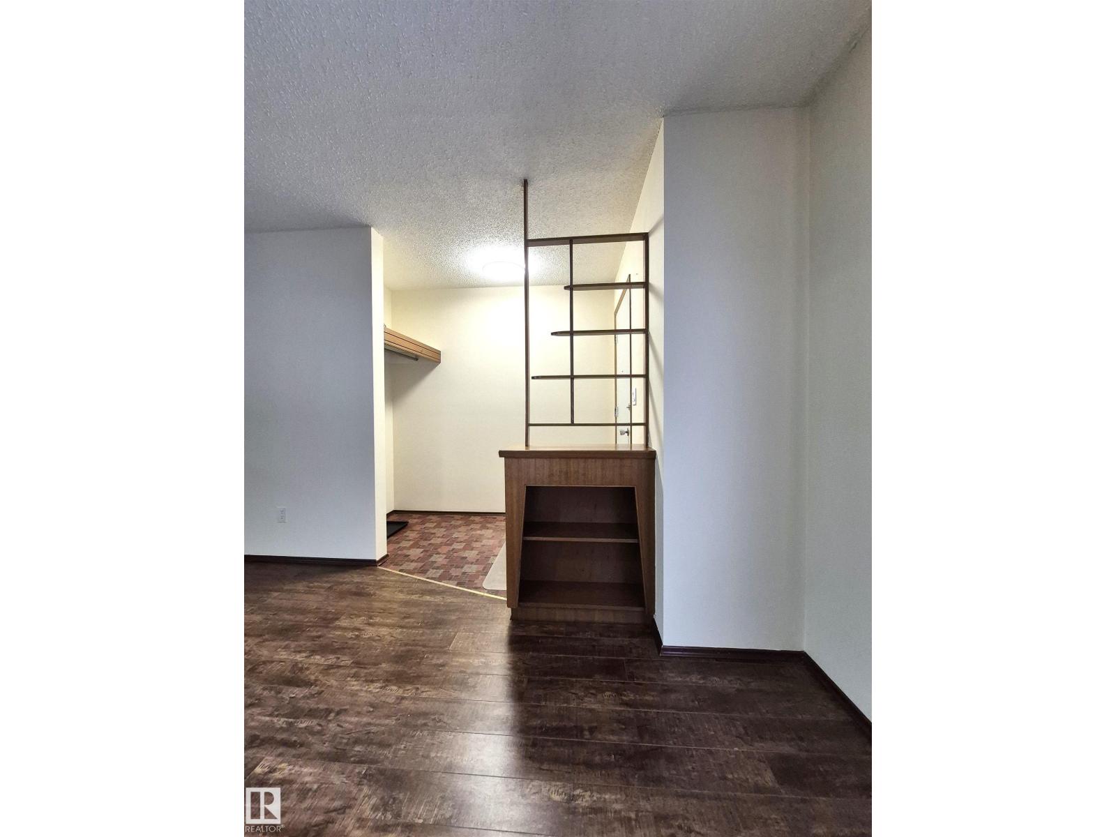 8725 152 ST NW