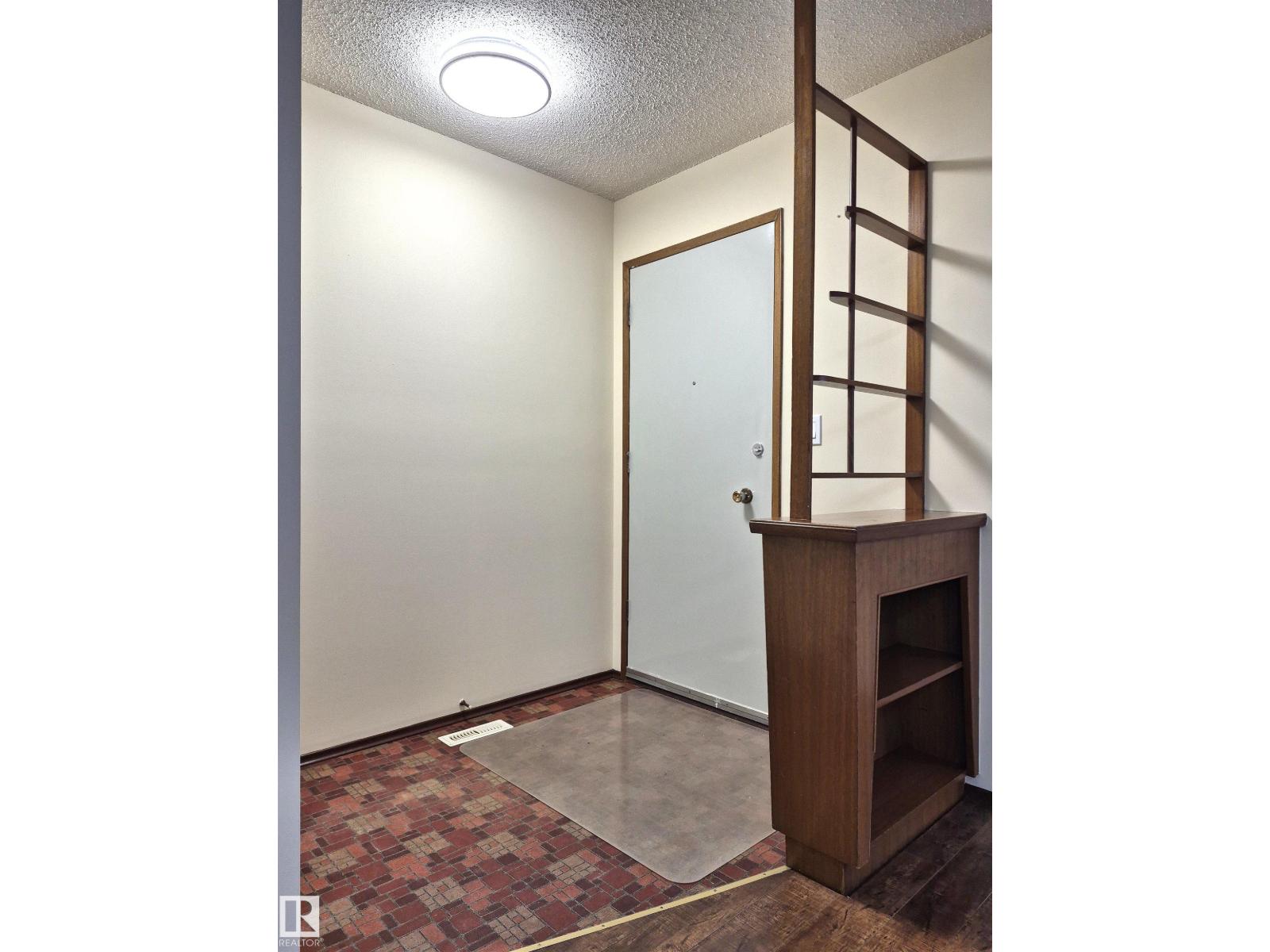 8725 152 ST NW