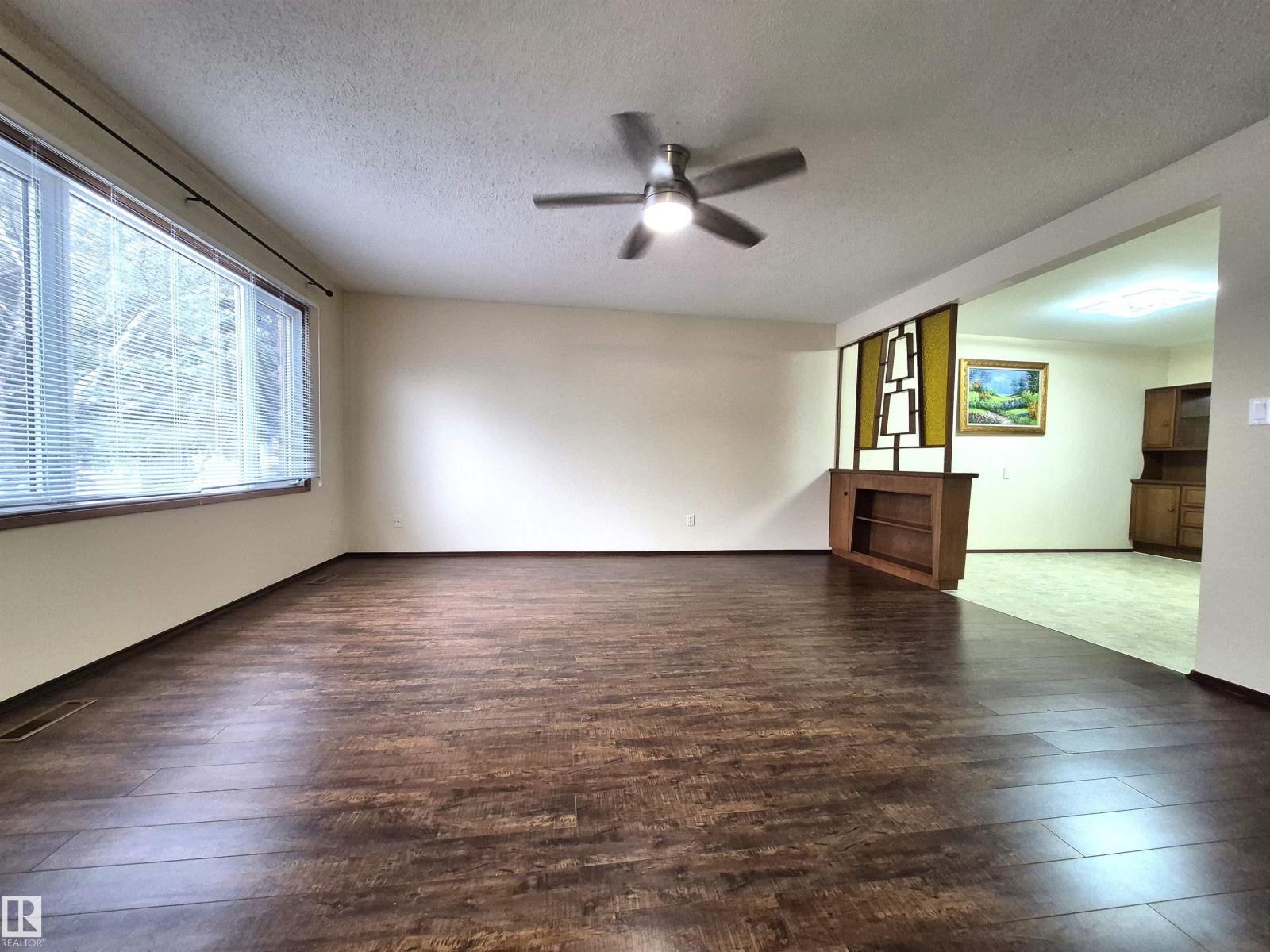 8725 152 ST NW